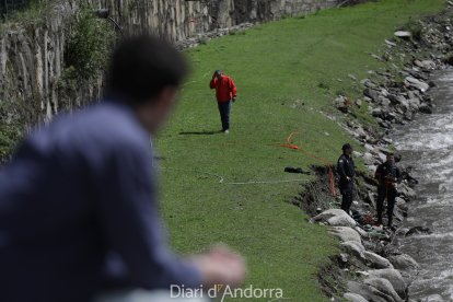 Recerca del treballador caigut al riu