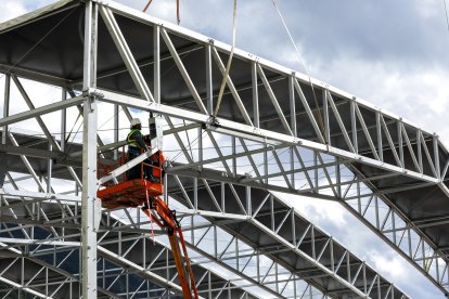 L’estructura de la carpa, ahir.