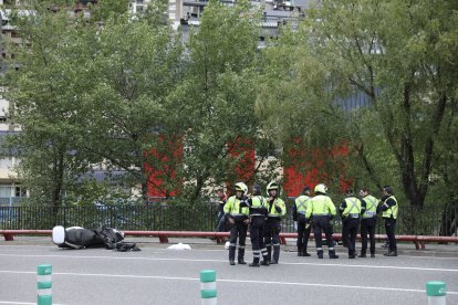 Agents de la policia en el lloc dels fets