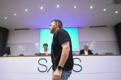 Miguel Rey a l’assemblea dels treballadors sanitaris dijous.