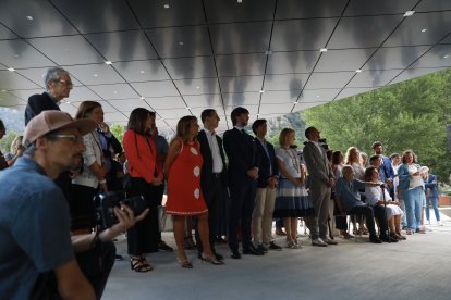 Assistents a la inauguració de la mostra dels frescos de Sant Esteve