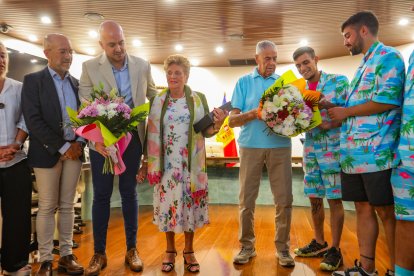 Els homenatjats, Maria Rossell Alís i Joan Casas Riu, ahir al comú.