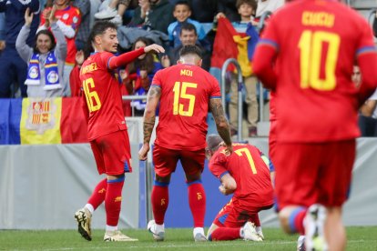 Marc Pujol celebrant la consecució del segon gol de la selecció en el partit contra San Marino