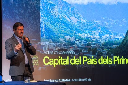 Alcalde, ahir presentant els resultats.