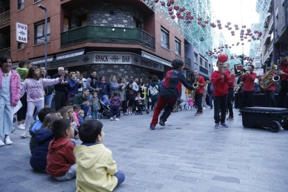 Activitats per als infants al carrer Callaueta.