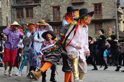 Els actors durant un moment de la representació a Ordino.