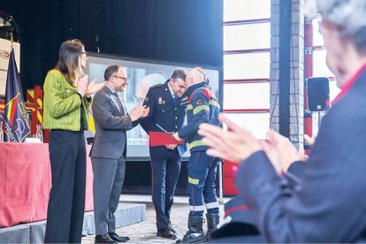 El cap de Govern, Xavier Espot, i la ministra d’Interior, Ester Molné, durant l’acte del patró del cos.