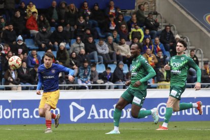 Un instant de l'empat 1-1 contra l'Arenteiro