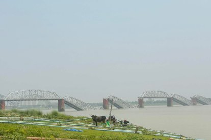 El pont de Sagaing, prop de Mandalay, ha col·lapsat a causa del terratrèmol
