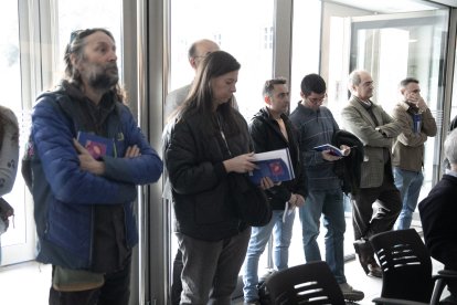 Antics alumnes d'AINA presents a la presentació.