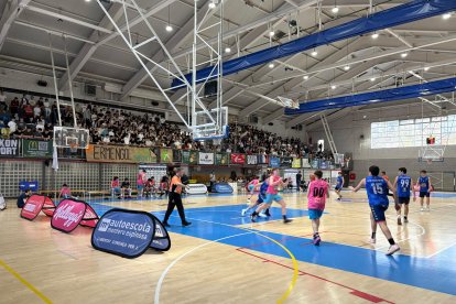 Moment de la final entre el col·legi Sant Ermengol i el Lycée Comte de Foix.