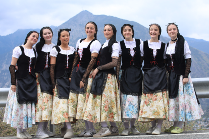 Pubilles durant la festivitat de Sant Miquel d'Engolasters.
