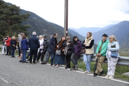 Assistents a la celebració de la festivitat de Sant Miquel d'Engolasters.