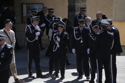 Els urbans de distintes parròquies conversant abans de l'acte