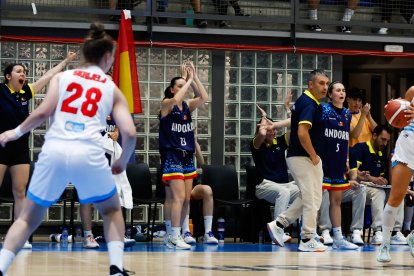 La selecció femenina no té sort al torneig de bàsquet, però les cistelles no s’han de deixar de celebrar.