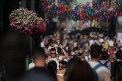 Turistes visitant el país.