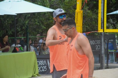 Els jugadors de la selecció masculina durant l'últim partit davant Xipre.