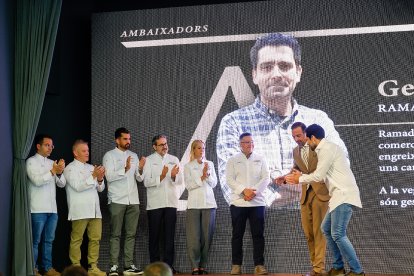 Ambaixadors i autoritats en la presentació.