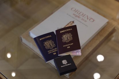 Els passaports andorrans del Copríncep episcopal.