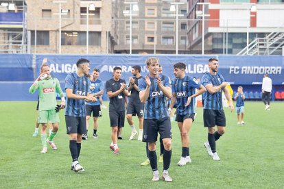 Els jugadors de l’Inter celebren la classificació per a la segona ronda de la Conference.