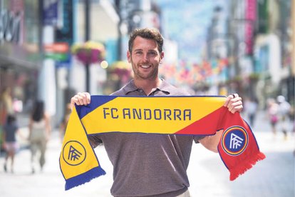 El nou entrenador tricolor, Ibai Gómez, durant la presentació.