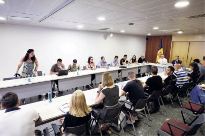 Funcionaris i Govern, reunits en una trobada anterior.