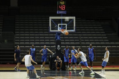 Un moment de l'entrenament del MoraBanc Andorra aquest matí.