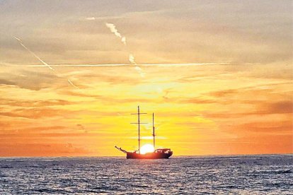 El ‘Sirius’, davant les costes de Menorca.