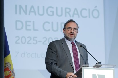 El rector de la Universitat d'Andorra, Juli Minoves, durant el discurs inaugural.