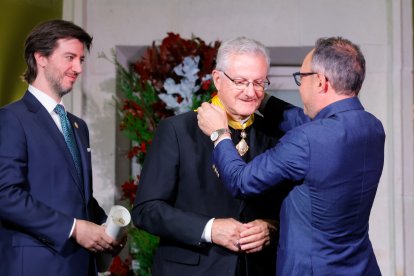 Ensenyat, Vives I Espot