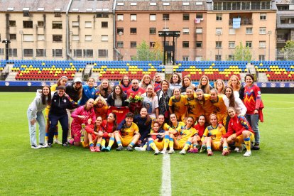 Homenatge a Marina Fernández al Nou Estadi de la FAF.