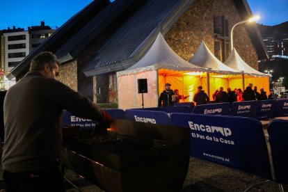 Castanyada popular al Pas de la Casa.