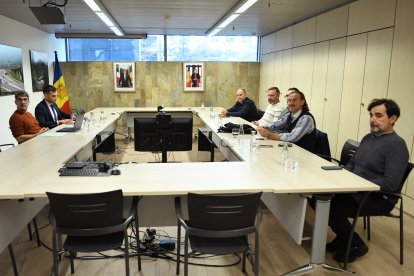 Reunió del Govern amb les associacions de taxistes.