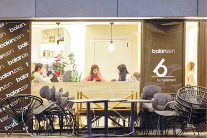 La terrassa de la cafeteria Balanzen, desmuntada.