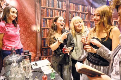 Un grup de noies a l’escape room de Harry Potter