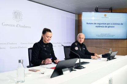 Cadena i Rodríguez durant la presentació del dispositiu.