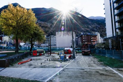 Treballs en una de les parcel·les on es construirà properament.