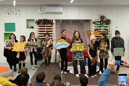 Els actors del grup d'introducció a l'espectacle.