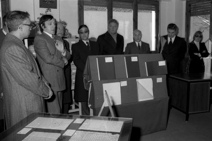 Parlament d’Antoni Morell a la inauguració. Hi ha també els veguers i els síndics.