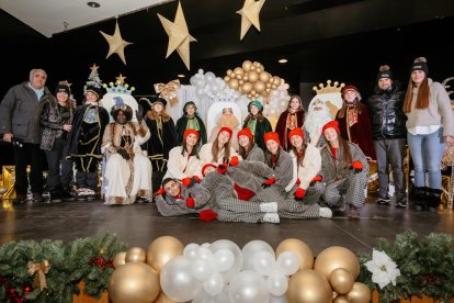 Diversos infants d'Encamp, disfressats junt amb els Reis d'Orient.