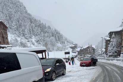 Imatge d'un dels vehicles sense equipaments d’hivern