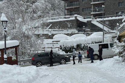 Imatge d'un dels vehicles sense equipaments d’hivern