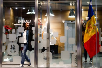 Olalla Losada a la porta del Comú.