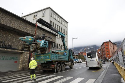 Inici de les obres al carrer de la Molina.