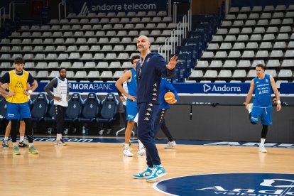 El tècnic, Zan Tabak, a l’entrenament d’ahir al Pavelló Toni Martí.