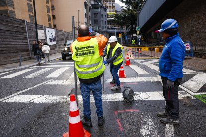 Operaris a les obres d’embelliment.