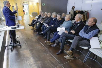 Els exconsellers durant la visita.