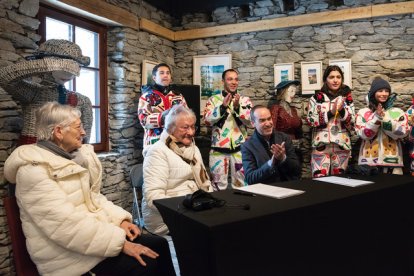 L’acte oficial de signatura de la cessió del Garibaldi i la Florentina.