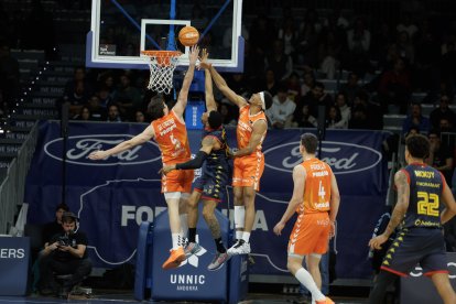 El València apallissa el MoraBanc.