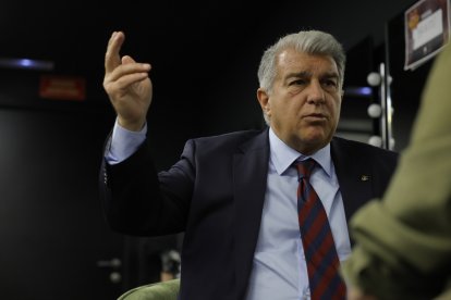 El precandidat a la presidència del Barça Joan Laporta, conversant amb el Diari.